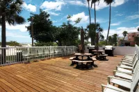 Surf Beach Treasure Island Resort Hotel di Treasure Island