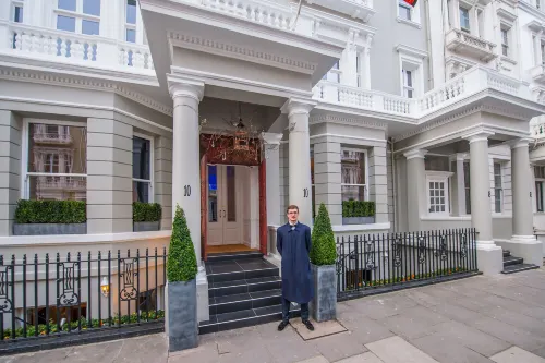 The Exhibitionist Hotel - 5-Star