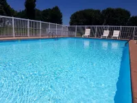 Days Inn by Wyndham Richmond - Swimmingpools