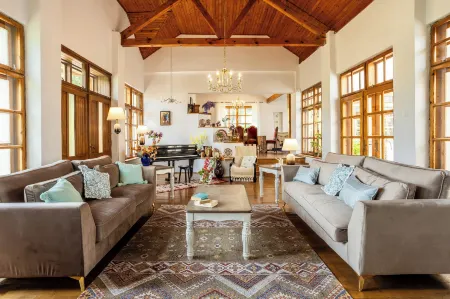 Villa Alba by Akasha Retreat Отели в г. Моєчу-де-Сус