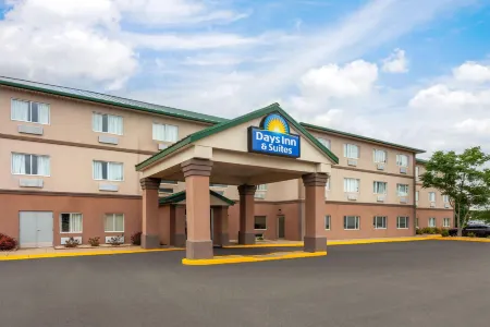 Days Inn & Suites by Wyndham of Morris