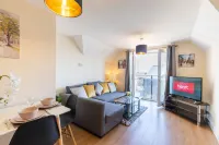 Velvet 1-Bedroom Penthouse, Clockhouse, Hoddesdon Hotels in Hoddesdon