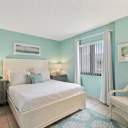 Updated Ocean Front Condo Aquamarine Suite 201