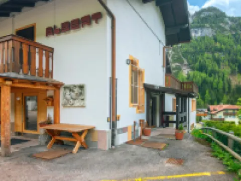 Albert Hotels in Penia