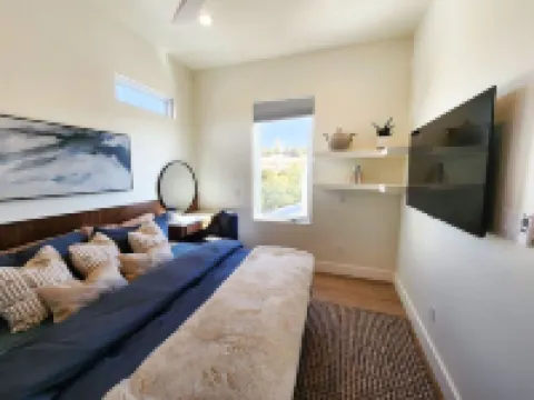 Align-Spa Wellness Oasis,Hot Tub, Sauna, King Bed, WIFI, Downtown Medicine Park