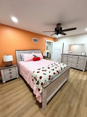 The Distillers Den- Hottub, Gameroom, Barndo, IN BARDSTOWN Hotels near Chuckleberry Farm & Winery