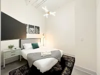 Luxury 6Br Spacious Loft with Skyline Views Near McCormick Place & Soldier Field Hotels in Near South Side