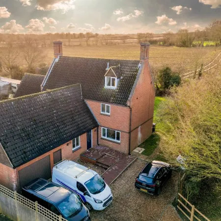 Unique 5Bd Farm House Perfect for Relaxing
