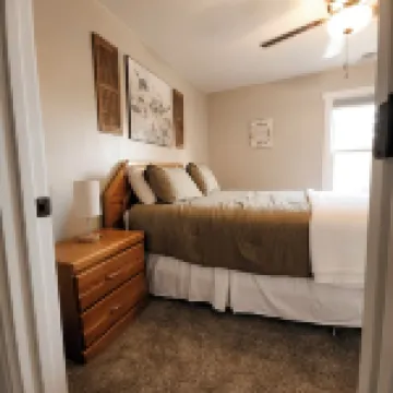 Four bedroom home walking distance to Historical Downtown Lapeer,