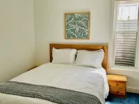 Metro! Sunny Big 2 Bdrm w/ King Bed & Dog Friendly 住宿飯店