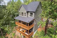 Chasing the Son Cabin 3 Bedroom Cabin by RedAwning