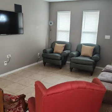 2 Bedrooms Apt near Univeristy