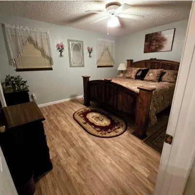 Cozy 2-bedroom Ruidoso Retreat  호텔