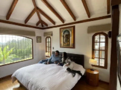 Hacienda Turística La Morería y Hospedaje Casona Ponce de León. Hoteles en Amaguaña