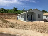 Immaculate 2-Bed House in Discovery Bay Hoteles cerca de Green Grotto Caves