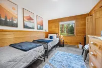 Pikes Peak Cabin in Divide, CO w/ Hot Tub, Game Room & Mountain Views