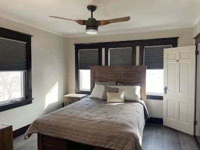 Waseca Haven: Your Modern, Renovated Furnished Retreat