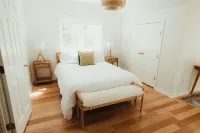 Beach House w/Yard, Beach Passes, Firepit, King Beds Near Boardwalk, Restaurants