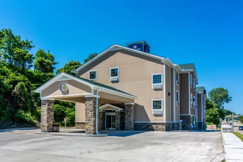 Cobblestone Hotel & Suites - Erie - parking