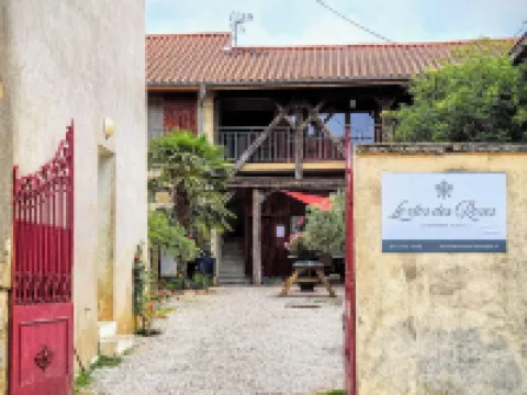 Le Clos des Roses - Chambre d'hôtes Hôtels à : Pérouges