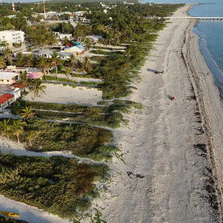 Arena y Mar Beachfront House, El Cuyo by the Spot Rentals
