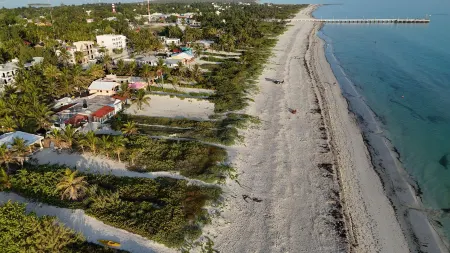 Arena y Mar Beachfront House, El Cuyo by the Spot Rentals
