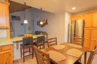 Brown Bear Lodge Hotels in Sugarloaf