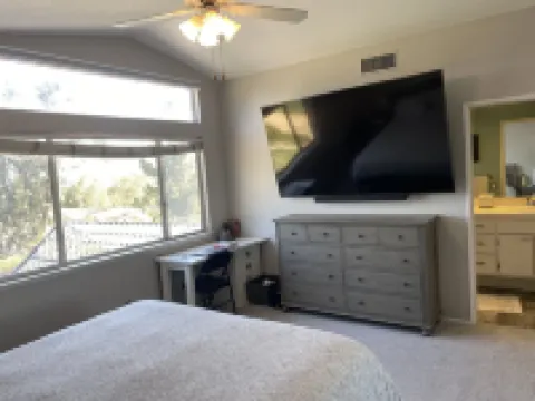 Quiet Family Friendly Home Close to Magic Mountain