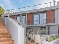 Estoril Village Guest House Hotel dekat Pantai Poca