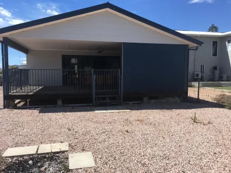 Relax and enjoy the beach air. 2 mins walk to the beach.