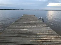 4 bedrooms lovely cottage right on water