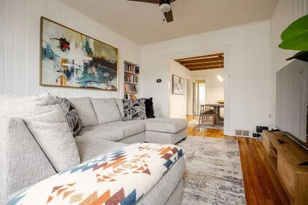 Urban Oasis 3Br Apt. w/ View of World Trade Center Отели рядом с достопримечательностью «Парк Либерти Стэйт»