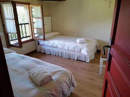 Beautiful Barn ALL COMFORT - PRIVATE swimming pool, not overlooked - IN QUIET AREA Отели в г. Мимизан