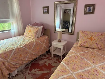 Serene Sengekontacket Pond Getaway Отели рядом с достопримечательностью «ЙМКА Мартас-Винъярд»