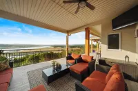 Lake Travis Chic with MILES of views and Awesome amenities