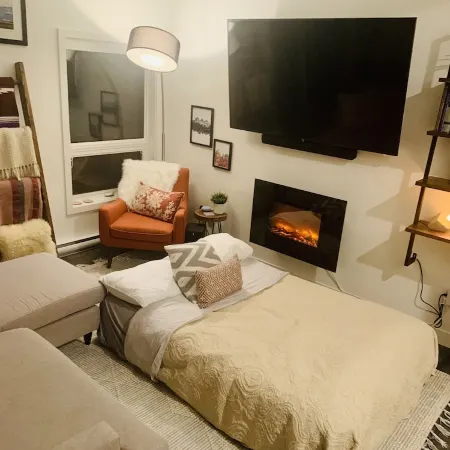 Hot Tub, 3 min to Resort, Fully Stocked Kitchen Complimentary Local Coffee