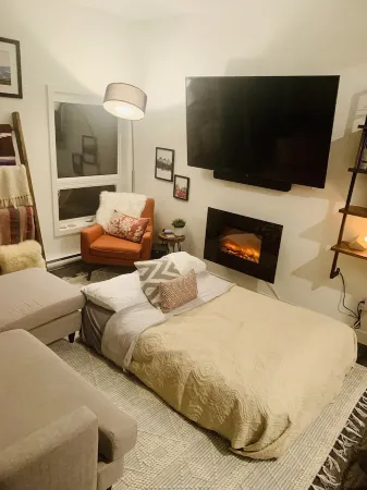 Hot Tub, 3 min to Resort, Fully Stocked Kitchen Complimentary Local Coffee