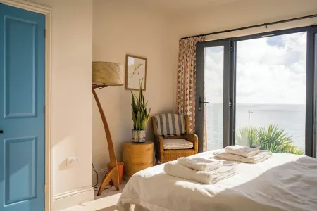 Unrivalled Sea View - Brand New Отели рядом с достопримечательностью «Castlehaven Village Green and Beach.»