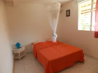 SEASONAL RENTAL IN VILLA WITH GARDEN - QUIET AREA - BEACH 300m Hoteles en Les Anses d'Arlet