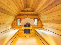 60 m2 luxury apartment with double jacuzzi and private Finnish sauna, in villa 奧斯酒店