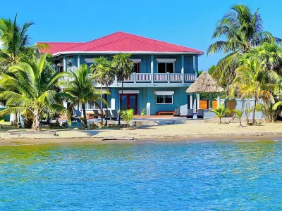 Private Beachfront Villa with Pool. Hotel a 