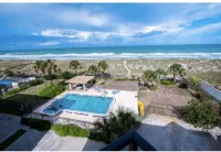 Oceanfront condo with patio, pool/pet friendly