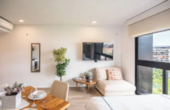 Queen Bed Yogui Studio apartment + Rooftop Hot Tub