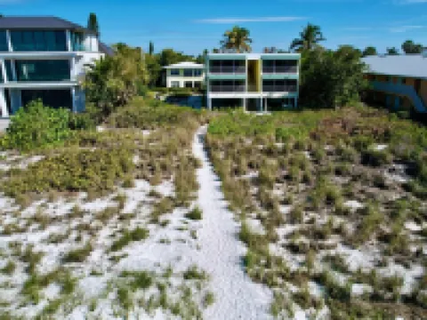 Charming Cabana Beach Club #8 - Your Coastal retreat Awaits9 also available. Hotels in Longboat Key