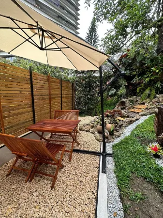 Beautiful Modern Studio Apartment Excellent location!