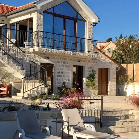 LUXURY STONE VILLA, INFINITY POOL, STUNNING SEA & MOUNTAIN VIEWS OVER BOKA BAY