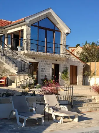 LUXURY STONE VILLA, INFINITY POOL, STUNNING SEA & MOUNTAIN VIEWS OVER BOKA BAY