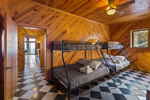 Mountain Cabin with 180 degree panoramic views just 15 minutes from Hanging Rock