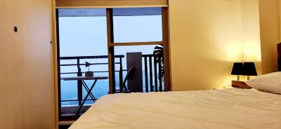 Penthouse 2BR Wi-Fi Pool Nr Golf Airport Fort BGC