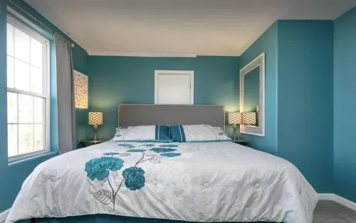 Heart of Hendo {5 BEDS }